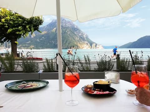 Ca del Lac • delightful lakefront mini-apartment