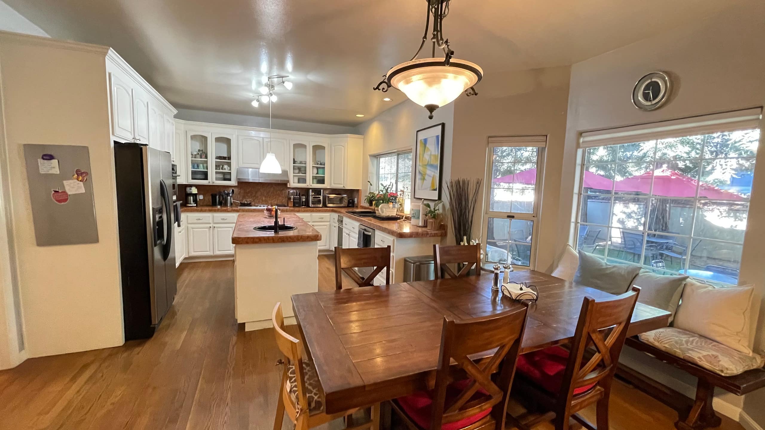 Marble & Hardwood Estate, Gourmet Kitchen - Photo 90