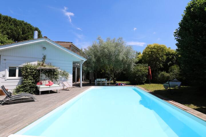 Havre de paix – grande maison en bois & piscine gallery image 2