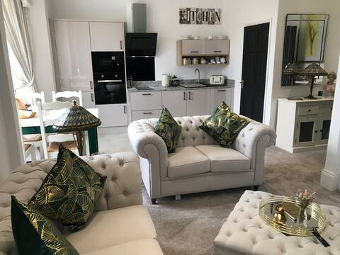 No. 15 Boutique suite, The Lounge. Whitley Bay