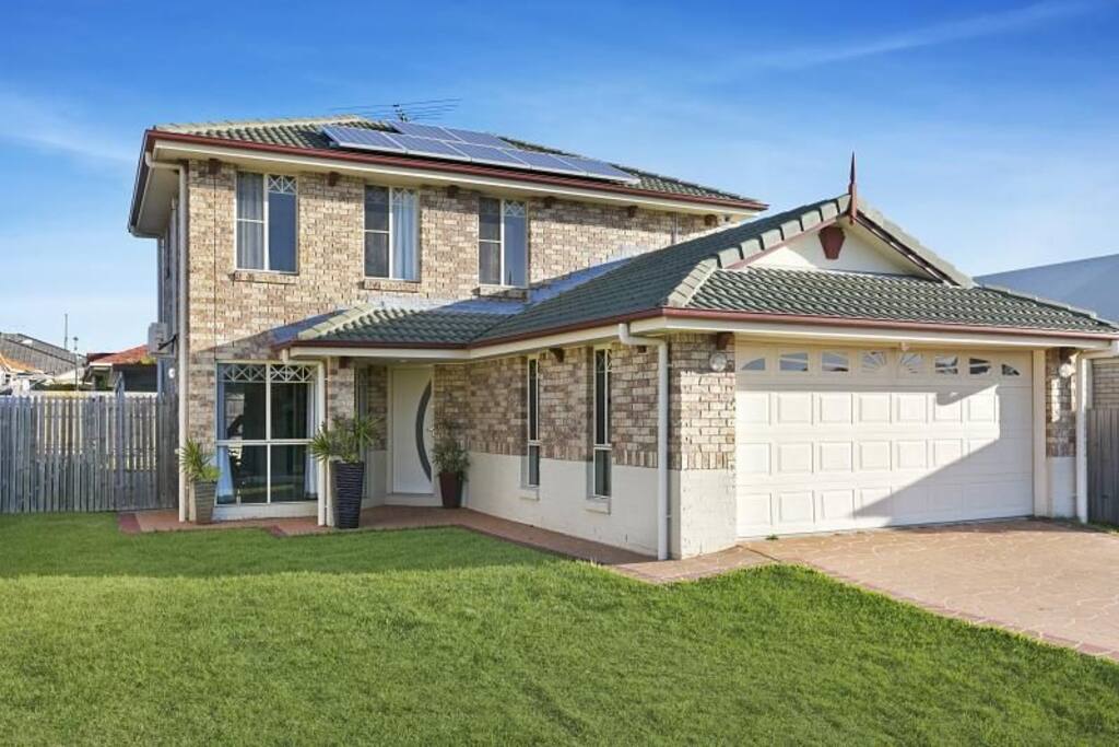 Spacious family home with great modern features such as air conditioning, four double bedrooms with built-in wardrobes.
Separate toilet and family bathroom with bath, shower and heat lamp, also features new tiles, carpet and paint throughout.
Excellent undercover entertainment area to host for family/friends while the backyard has lawn throughout for the kids to enjoy their games.
