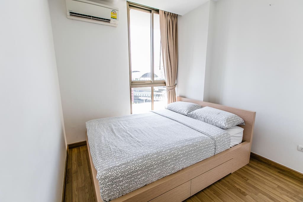 Bedroom, comfy Queen size bed