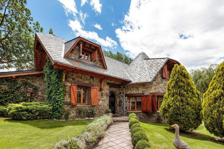 Villa with large garden in Llivia gallery image 4