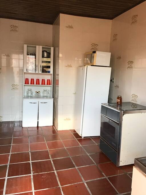 Cozinha ampla e equipada