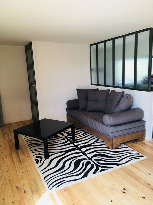 CANAPE CONVERTIBLE en 160 ou couchage enfant en 180.