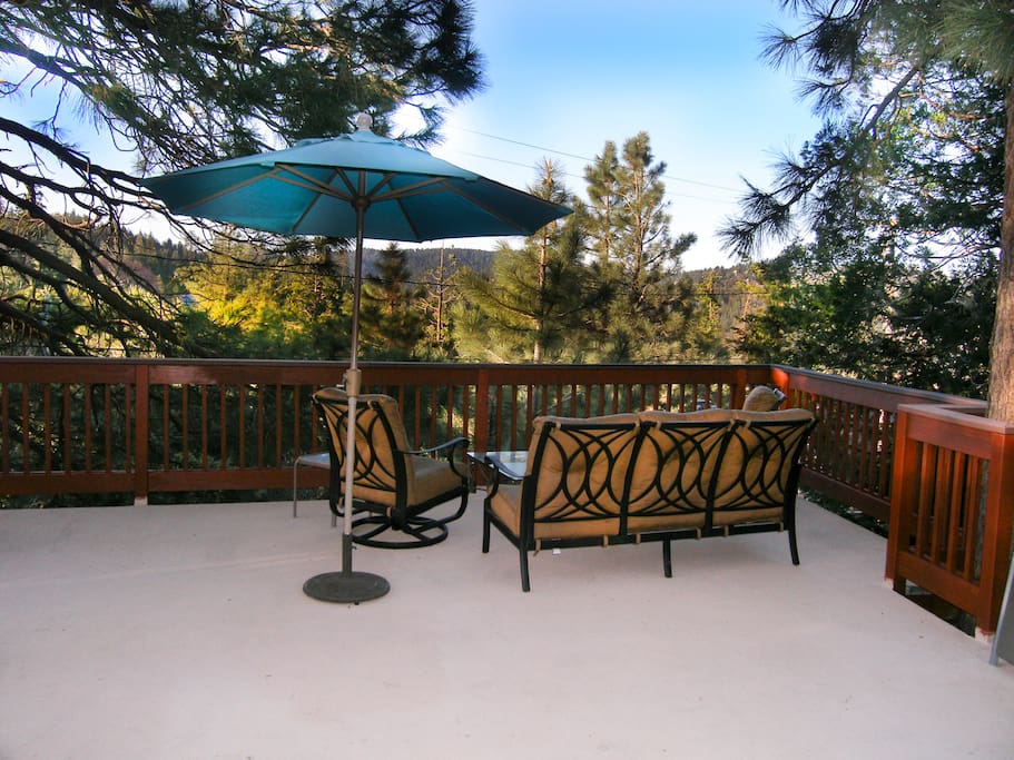 A really huge deck. Our guests love