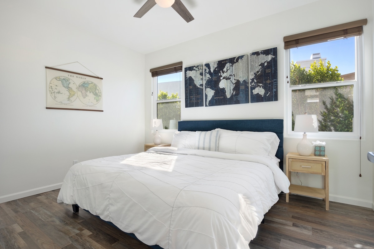 واحد من 3 أسرّة كبيرة في بيتنا يضيف غرفة النوم الثالثة