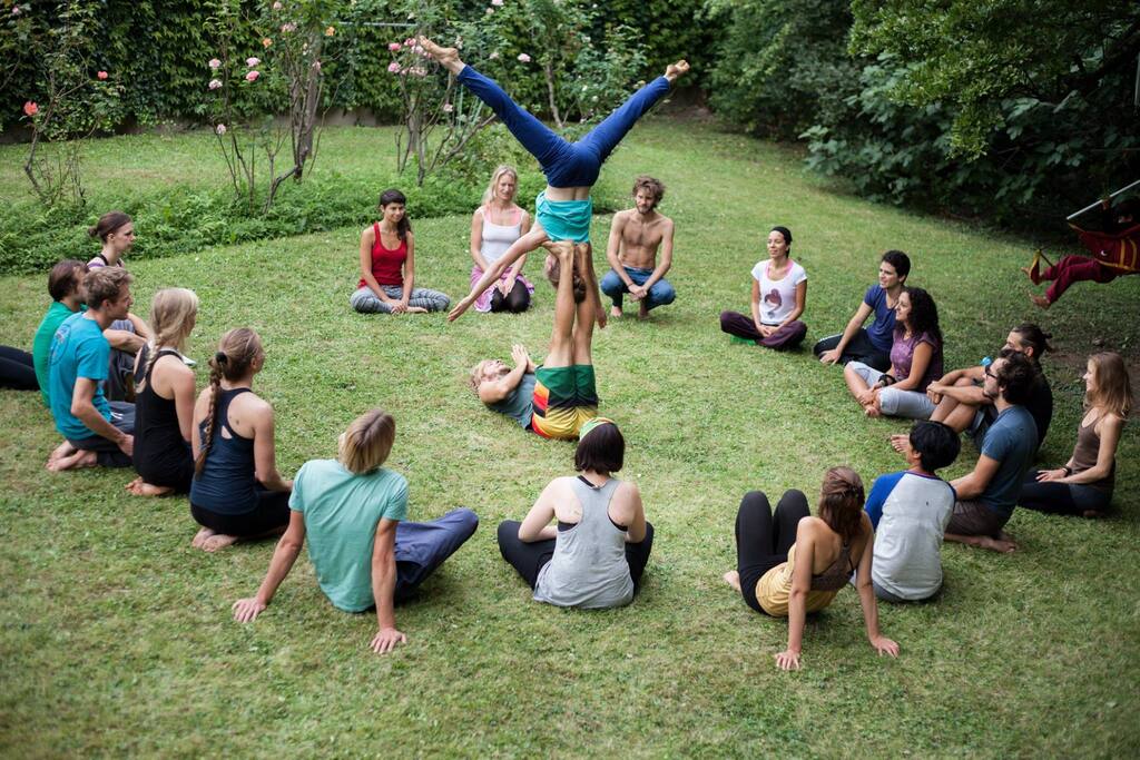Unser toller Garten, den man auch für Acrobatische Momente nützen kann.