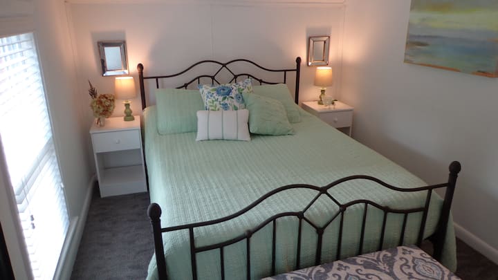Second bedroom with queen bed