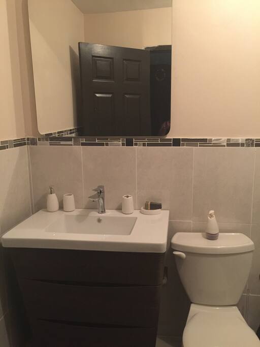 Modern bathroom with all the amenities