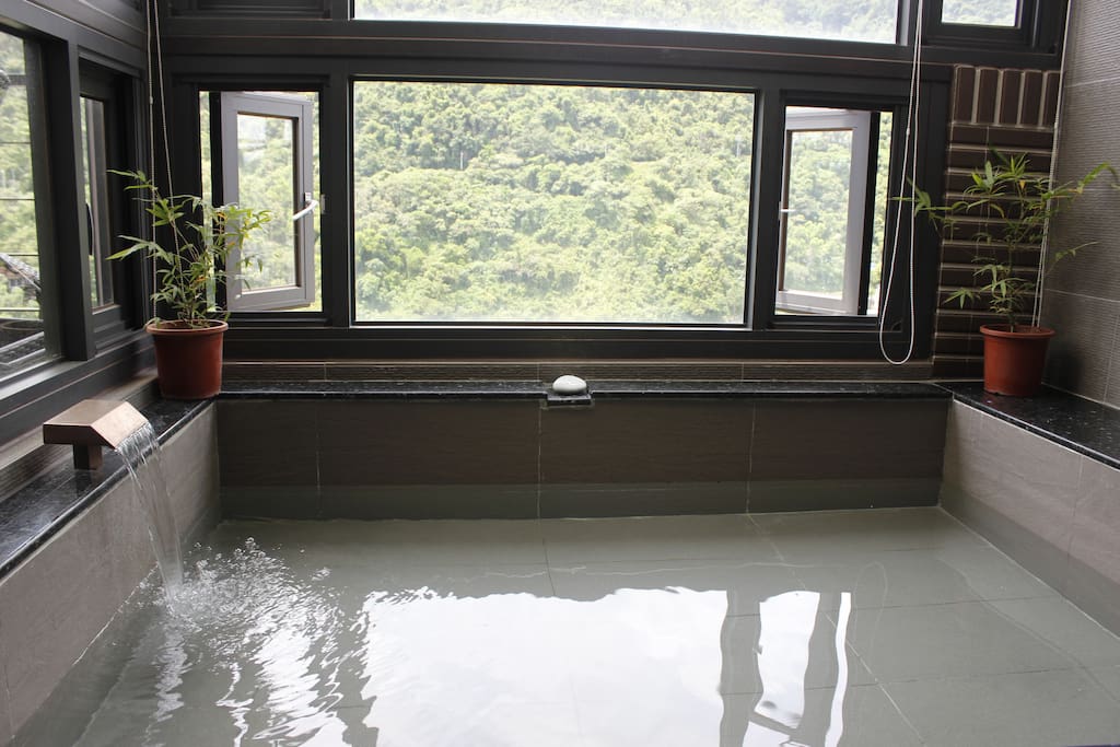 6-person hot spring bath