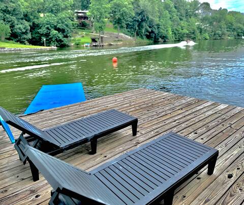 Lakehome with HotTub Fireplace Theater & Game Room