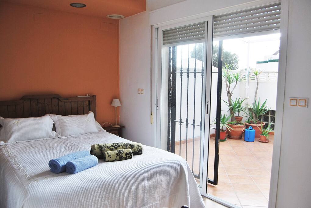 Bedroom with private terrace - Dormitorio con terraza privada