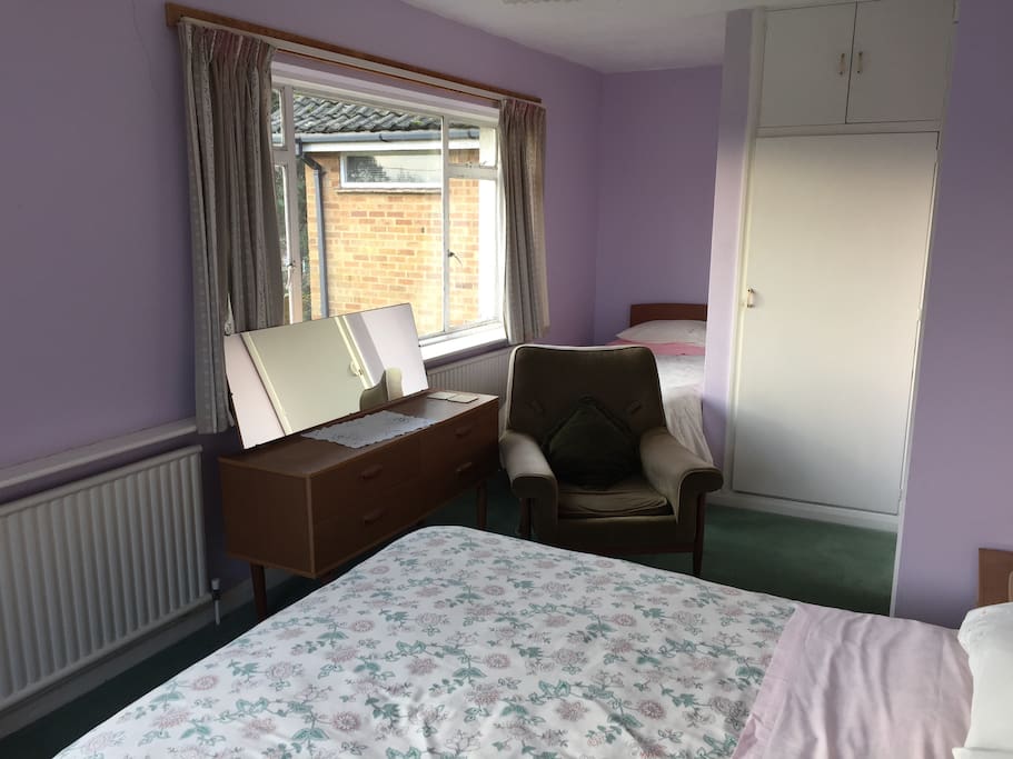 Room with double bed and 2 single beds