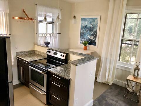 Town & Country II: Private Apt - Minutes From City