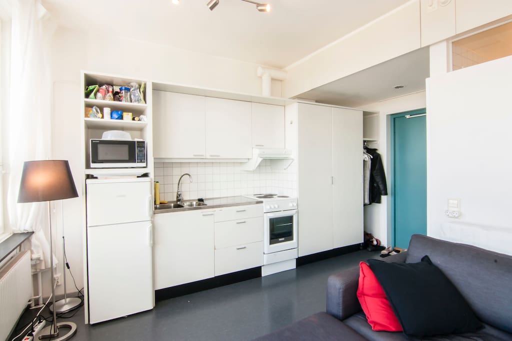 The fully equipped kitchen