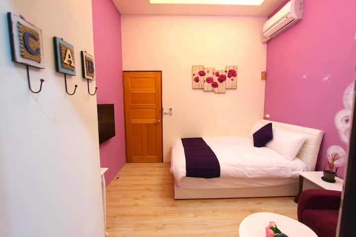 East Shore - Vanilla Purple Room (New Elevator Villa ~ Car Rental, Car Share)