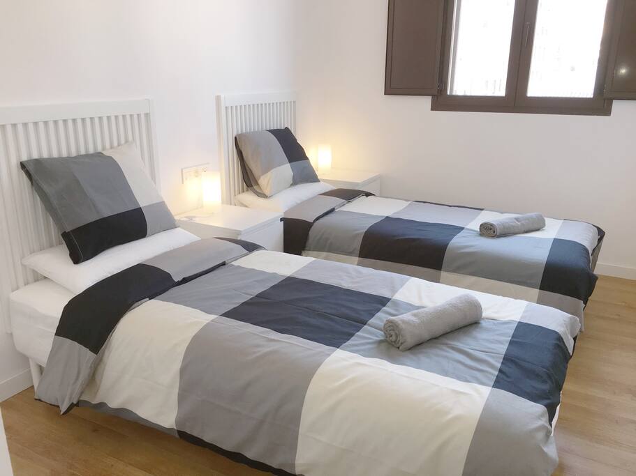 Room B - 2 single beds