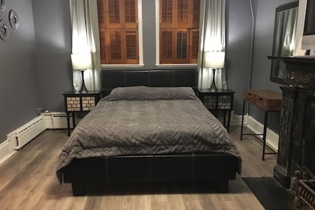 Studio in The heart of Center SQ, in Albany NY