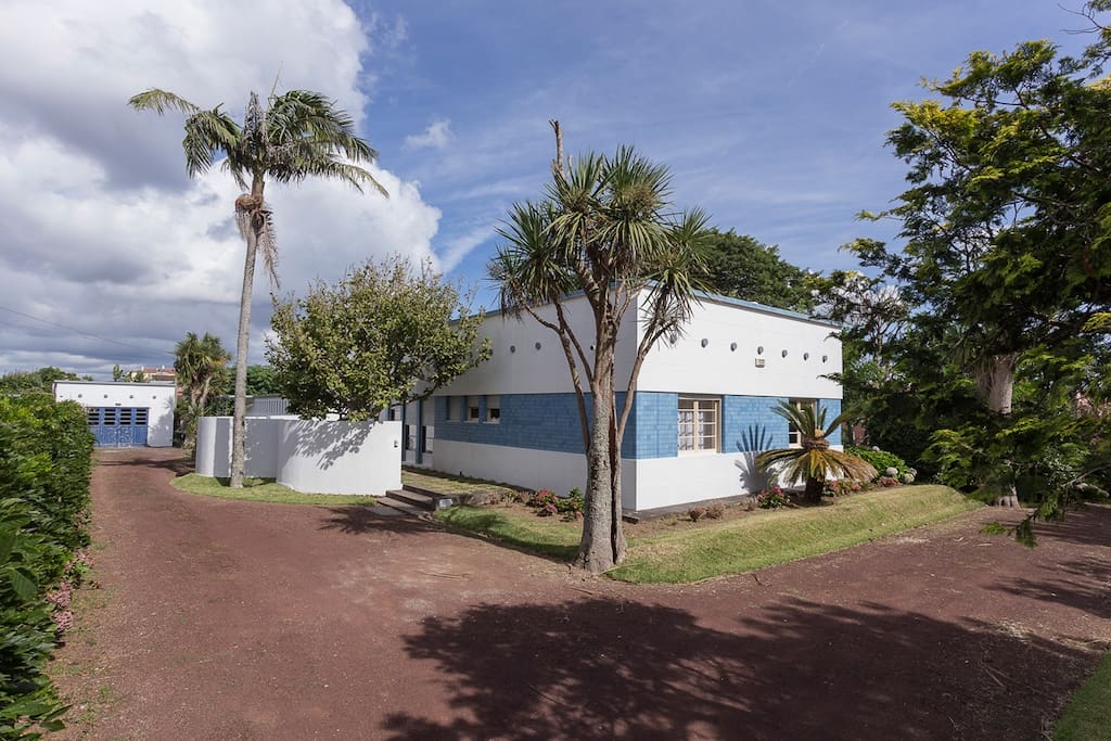 Stylish House in Downtown Ponta Delgada! Beautiful garden to Relax!