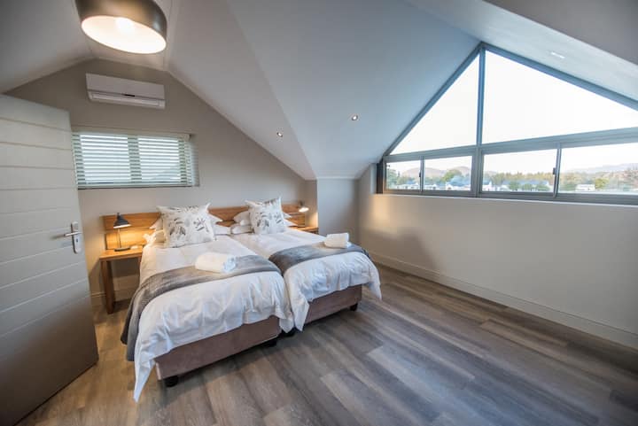 Მესამე კოსტიუმი (პირველი სართული)