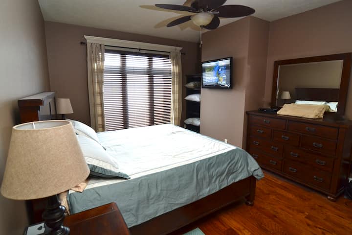 ห้องนอนใหญ่ชั้น 1