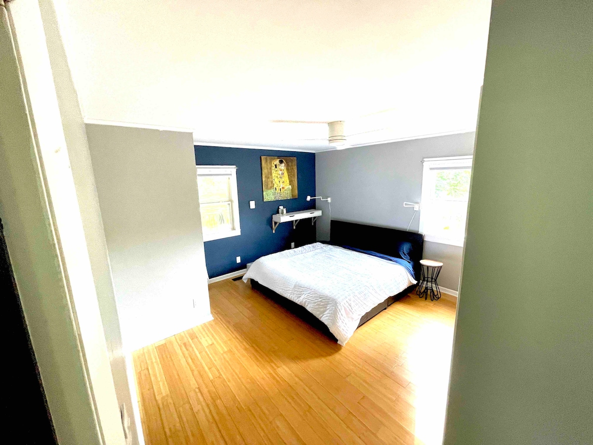 Comfortable king size master bedroom, bathroom access. The bed is medium-firm and comfortable.