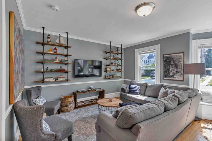 The Wayland House – 6BR Family ❤️ Retreat Sleeps 15 gallery image 4