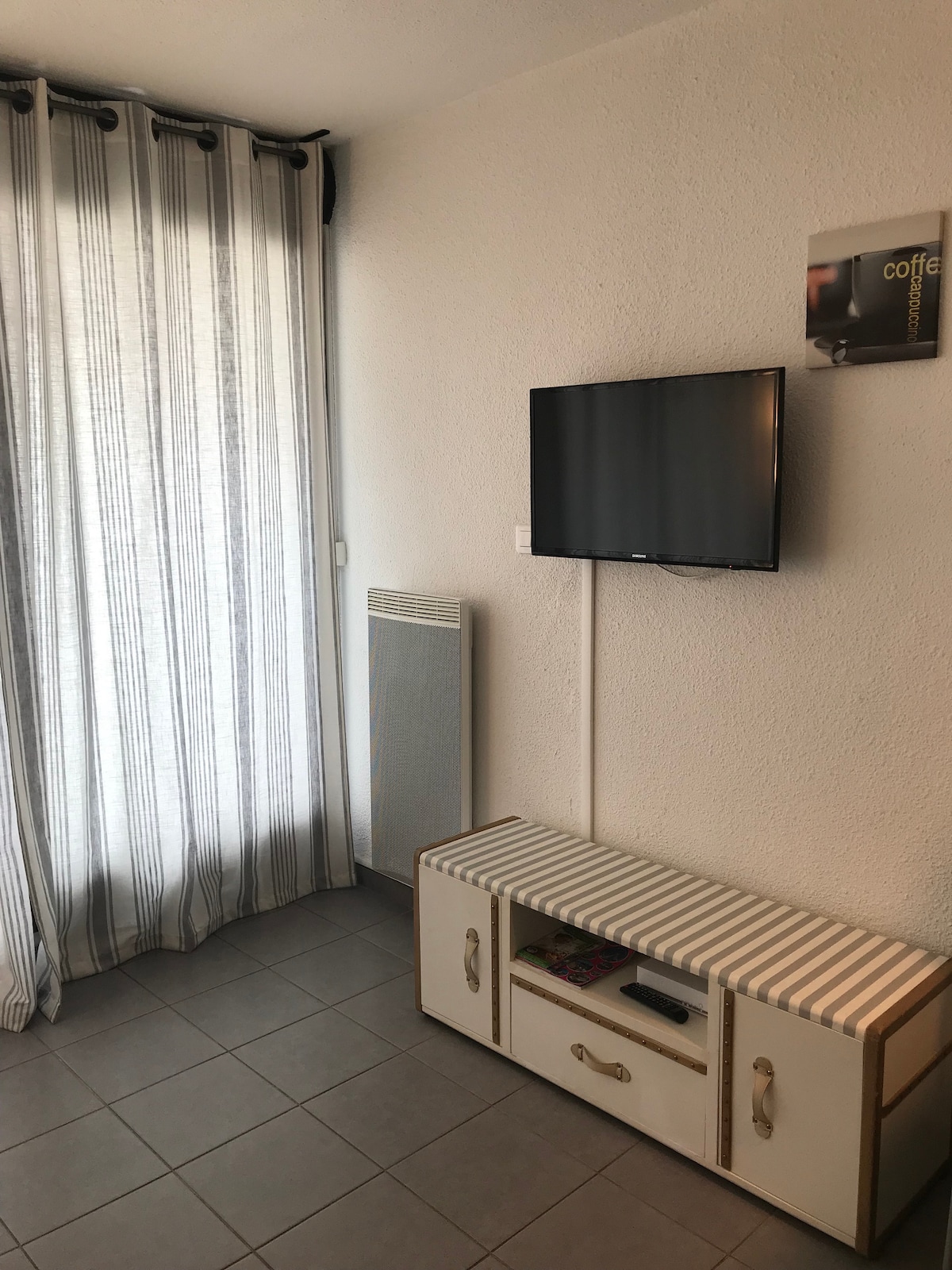 Erfolgreiche Airbnb-Immobilie: APT1 /waterfront/port/pool/air conditioning/wifi/parking in Agde