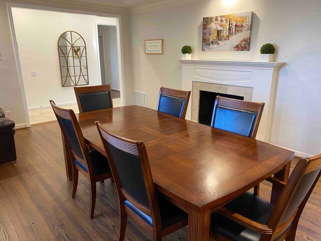 Comfy and Clean North Dallas House. So Nice! gallery image 4