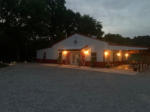 Walk To Maker’s Mark | Wagon Wheel Barndominium