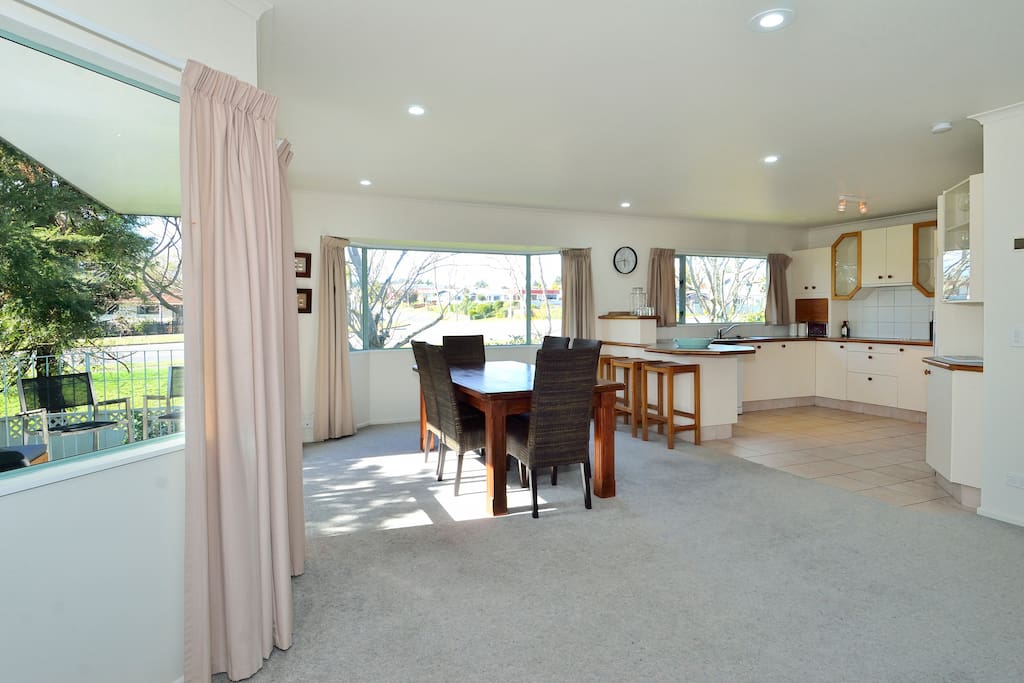 Open plan living/kitchen/dining