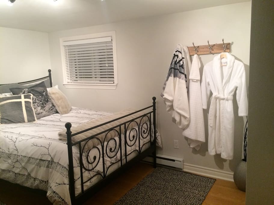Robe, spare blankets and bath towels