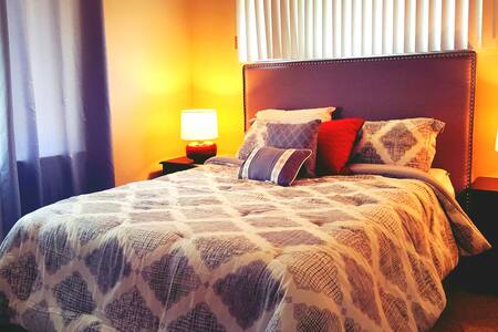 Cozy private room near Knott’s & Disneyland