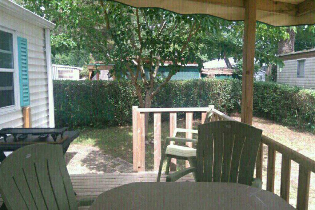 salon de jardin, barbecue