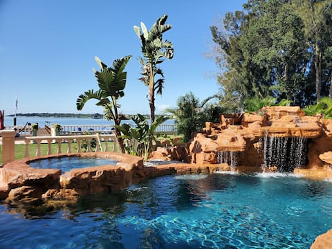 Bayside Retreat your tropical oasis