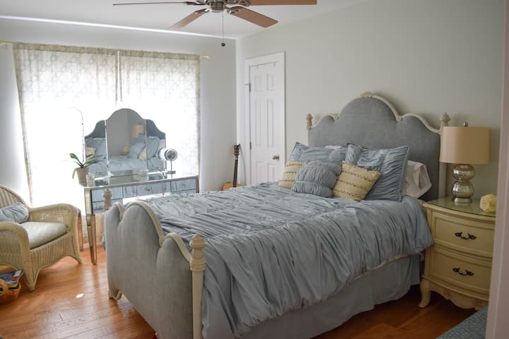 我们的客房-标准双人床。