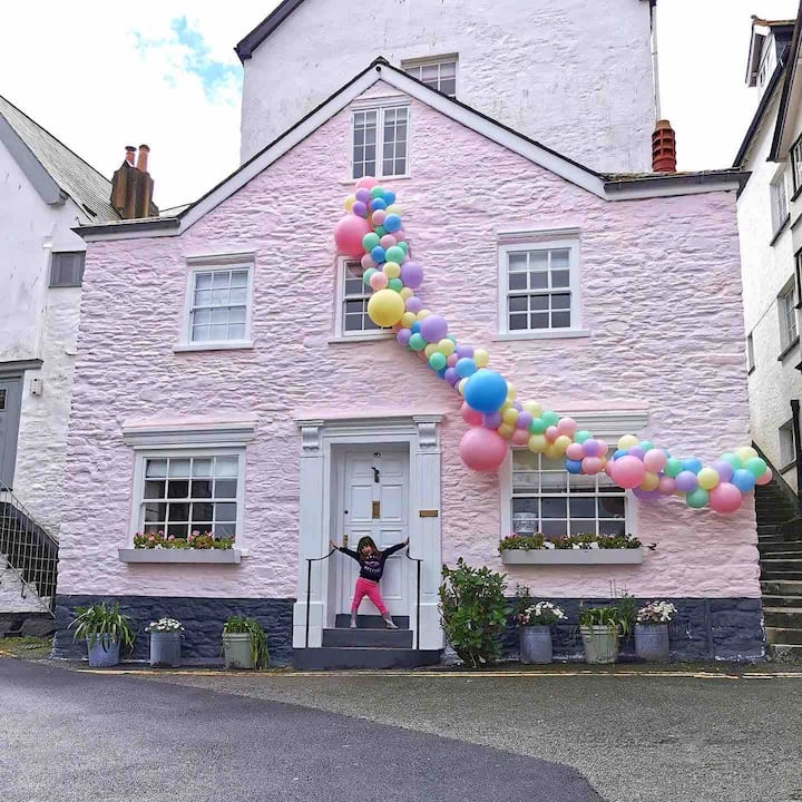 The Pink House, Dartmouth
