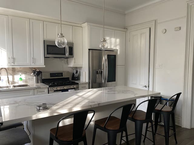 Delightful Prospect Height Townhouse apt 3Br/1.5Ba gallery image 4