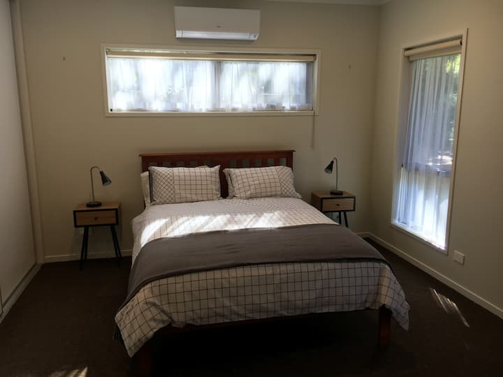 Downstairs back queen ensuite room