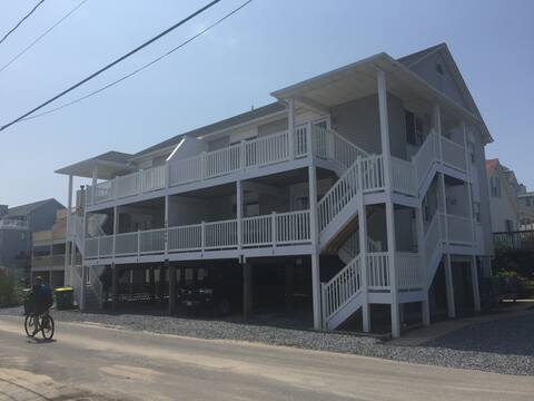 Beach Side Condo on Quiet Bunting Ave.