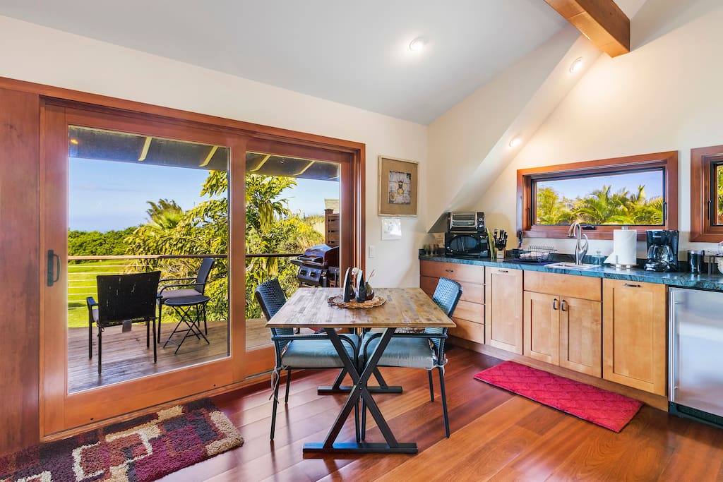 Dining & Kitchenette