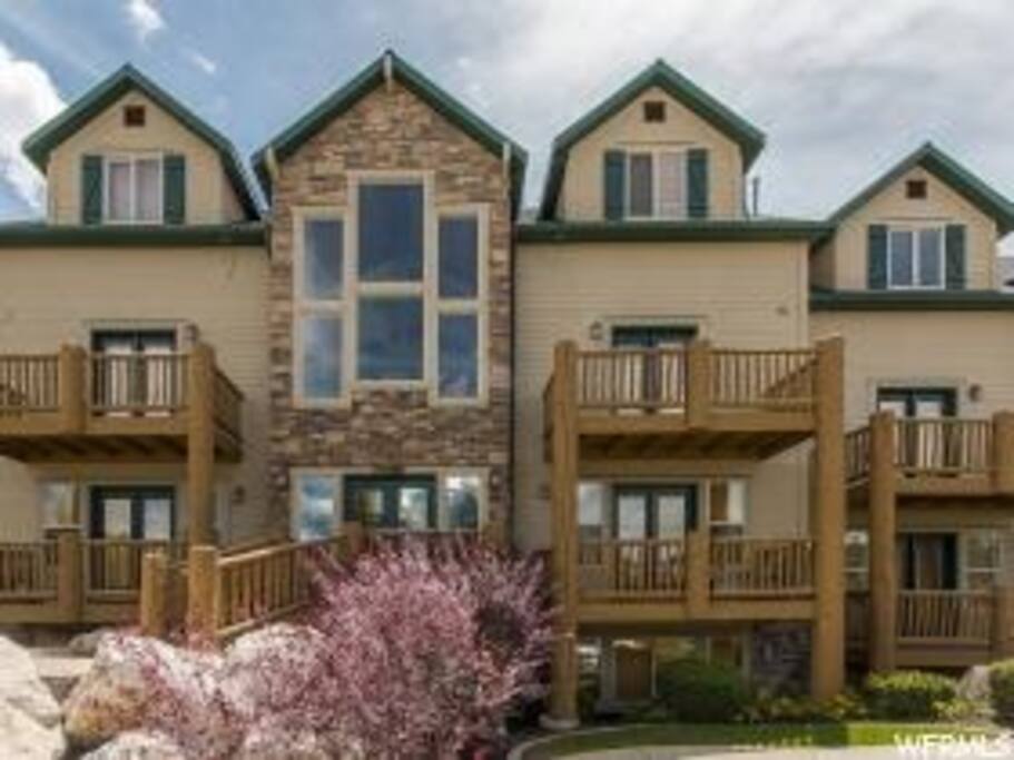 Moose Hollow Condos