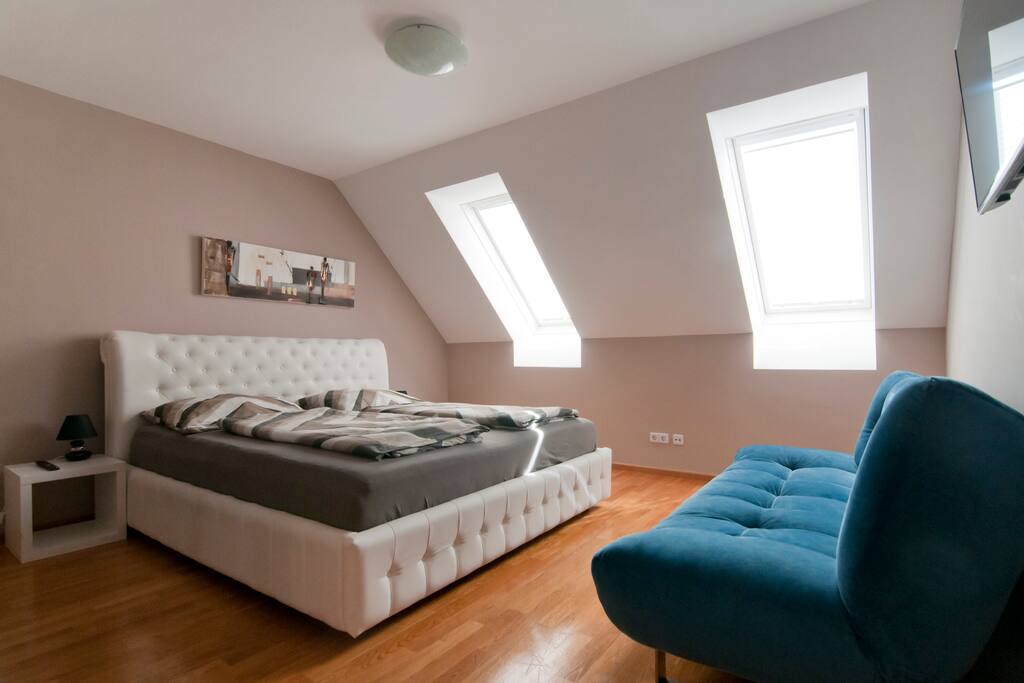 Schlafzimmer 1