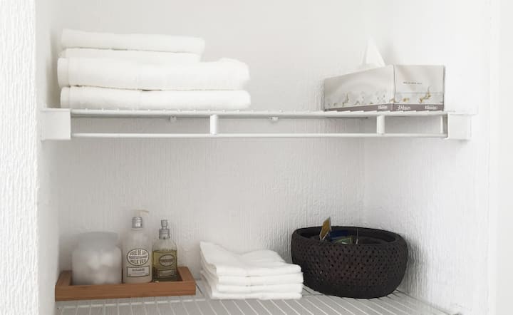 Comfortable, beautiful and convenient pied à terre