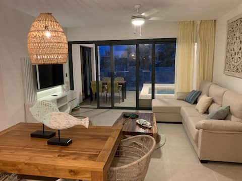 New Luxury Private Pool Apartment at the Beach !