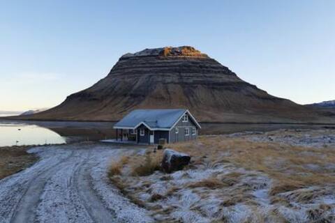 Álfasteinn, Destination Paradise