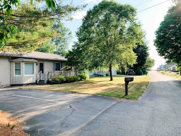 Encantadora cabaña de 3 dormitorios a poca distancia a pie del lago