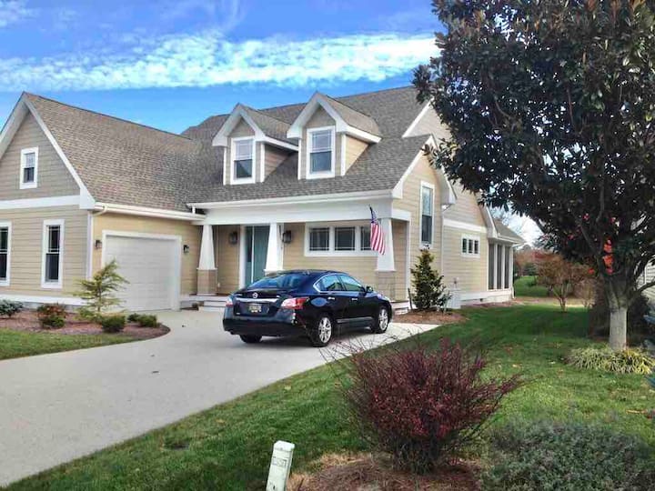 Gourmet homeonSalt Pond 5th hole, mile to beach Houses for Rent in