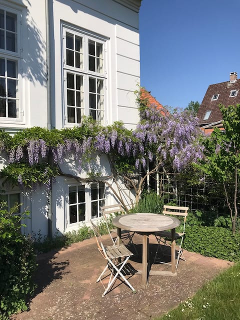 3 rooms apartment,  free parking, 7 min to train